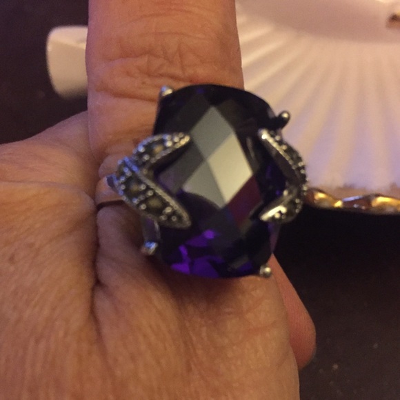 Sterling Silver, Marcasite and Amethyst Ring. - Picture 2 of 7